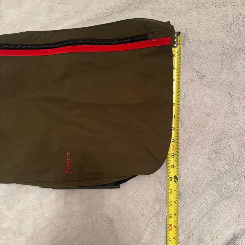 HUGO BOSS Nylon Unisex Messenger Bag Olive Green Red Zip Flap‎ Shoulder Strap